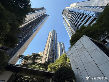 华润城润府二期190平，最高峰成交3800万，现在2150万，中间楼层。 