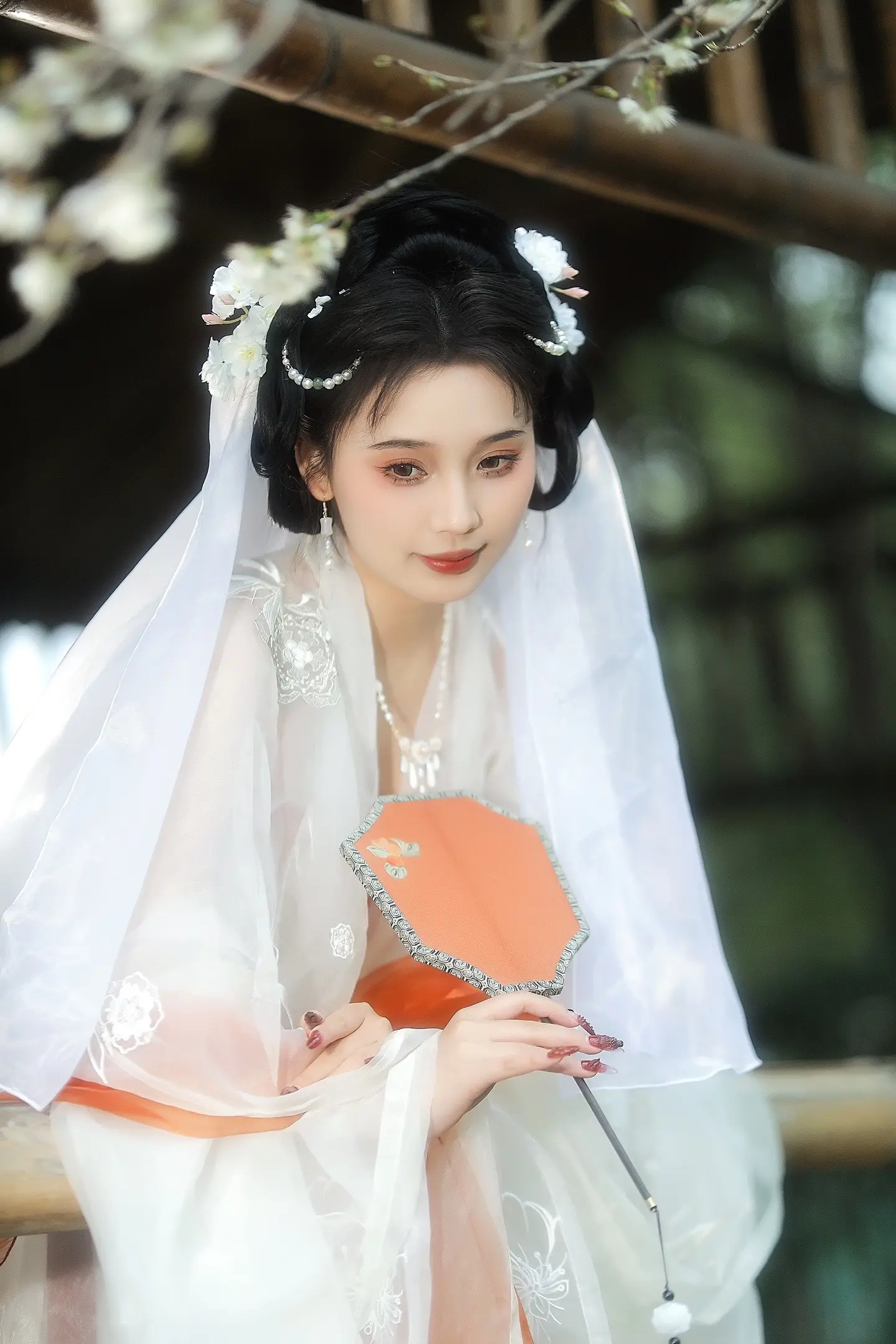 “春不娆，少女心事知多少。”