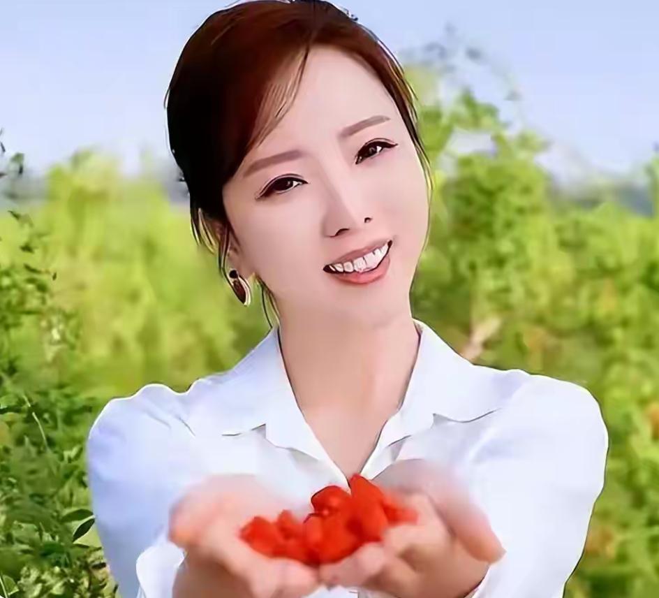 一手好牌打稀烂！离开央视1年后，37岁的李思思现状，真不怪别人娱乐 明星