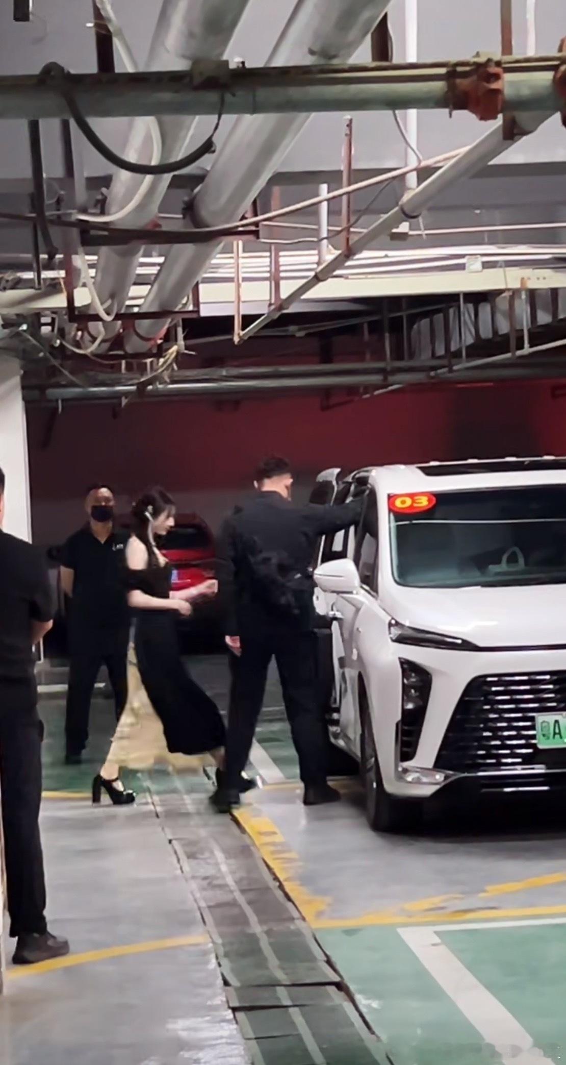 迪丽热巴开推3黑裙造型迪丽热巴开推黑裙造型啊啊啊啊啊啊啊迪丽热巴[超话] ​​​