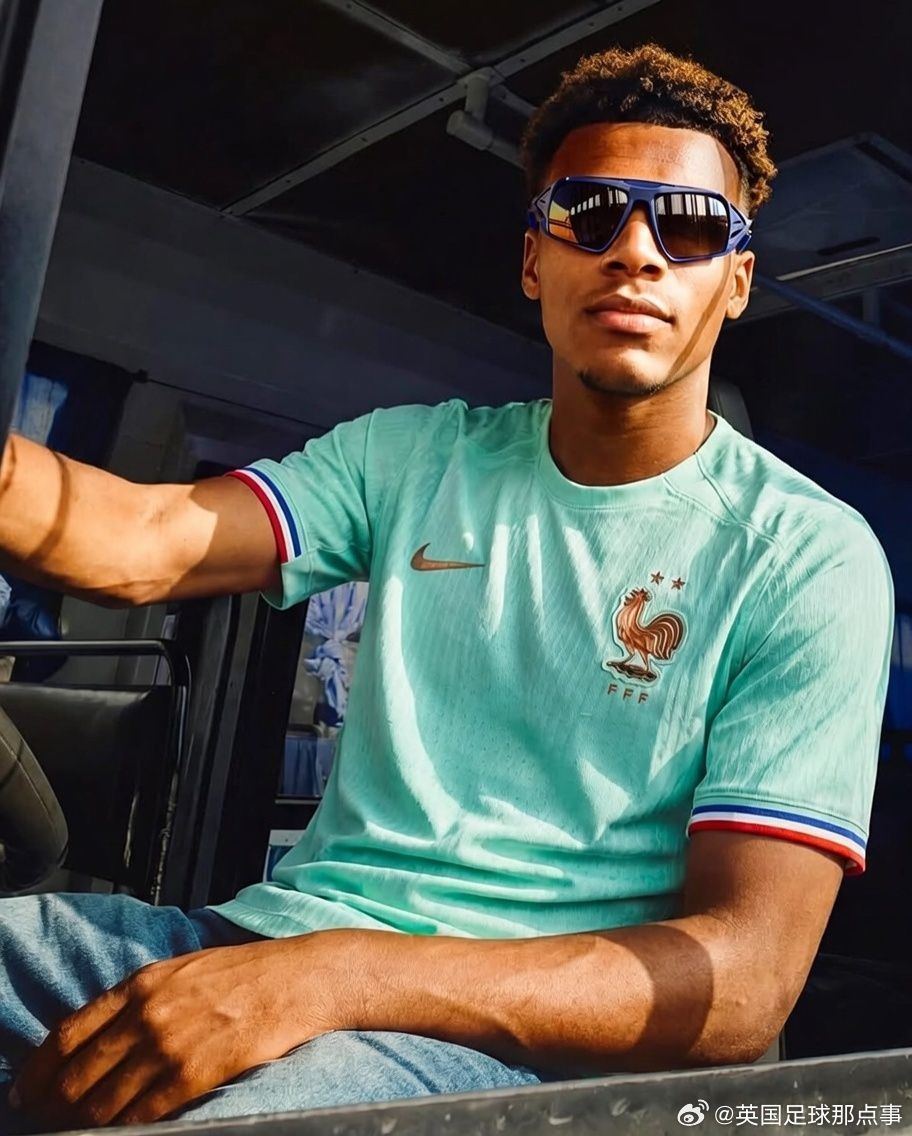 🇫🇷法国队公布2026年世界杯球衣。设计灵感源自自由女神像，这座1886年由