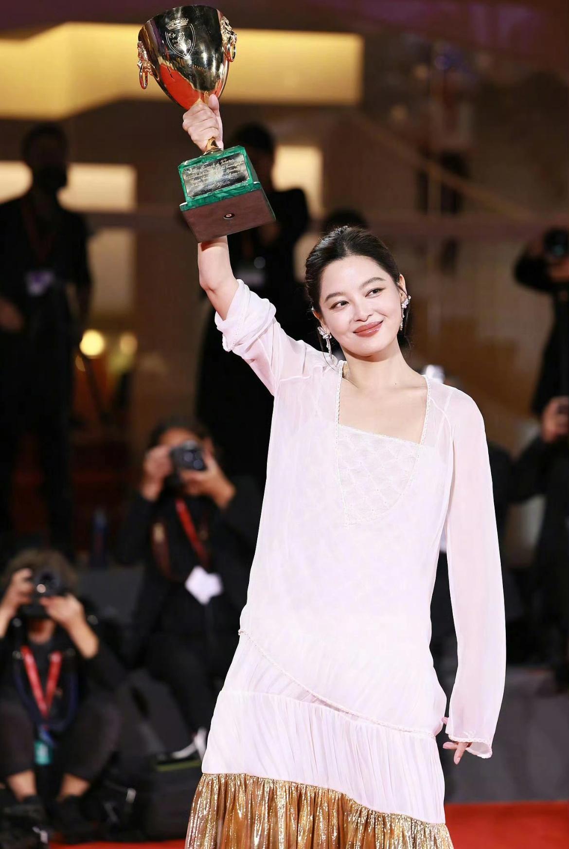 吴彤导演的节目《演员的诞生》，请的三位导师：章子怡、吴秀波、徐峥，结果淘汰了四个