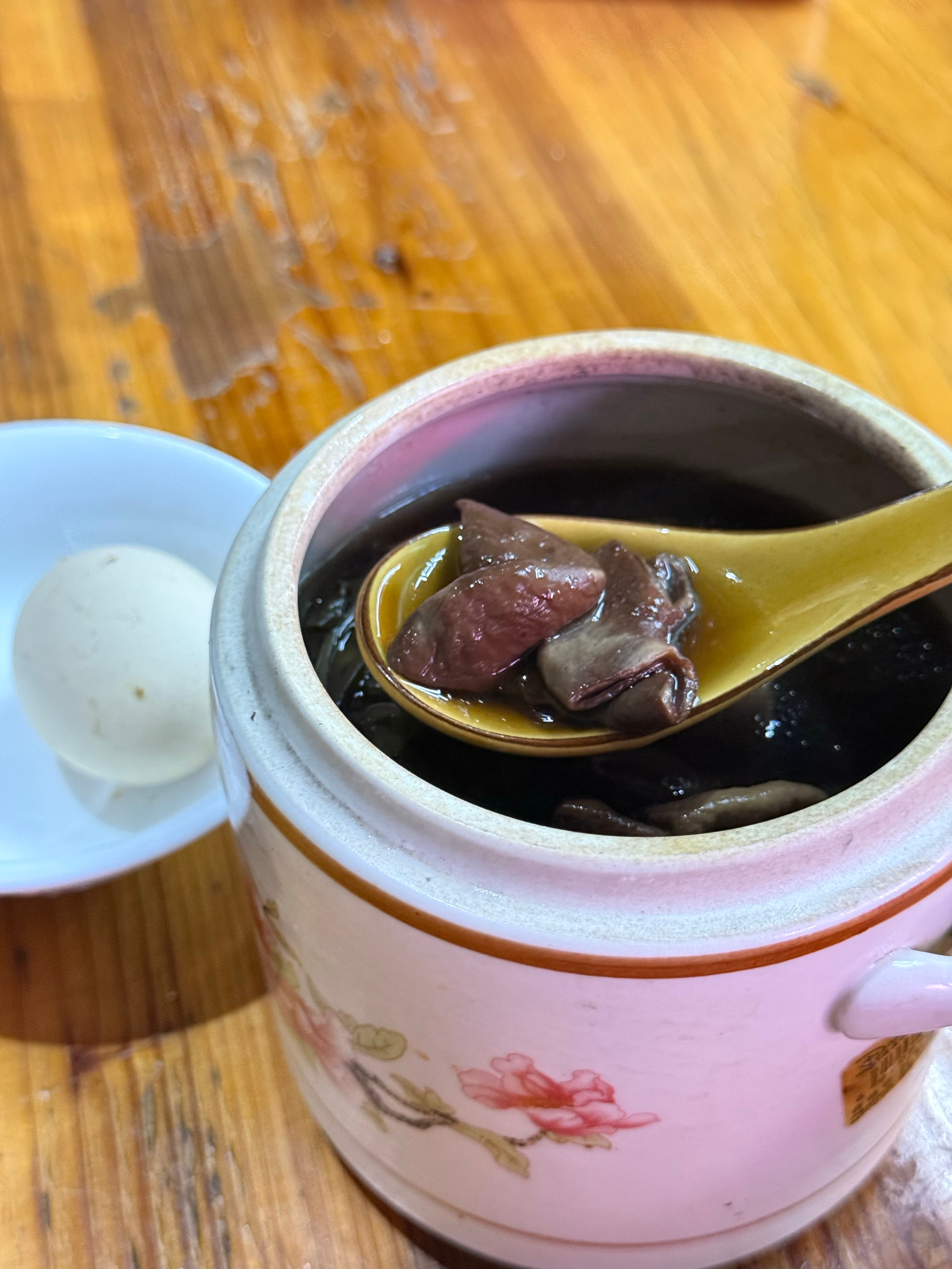 你们晚上吃什么？最近熬夜火气大，喝点苦菜汤降降火 