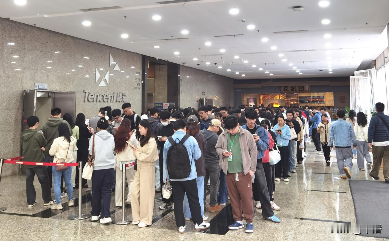 排队等电梯，就象假期高速公路，人类智慧就这么低能吗？