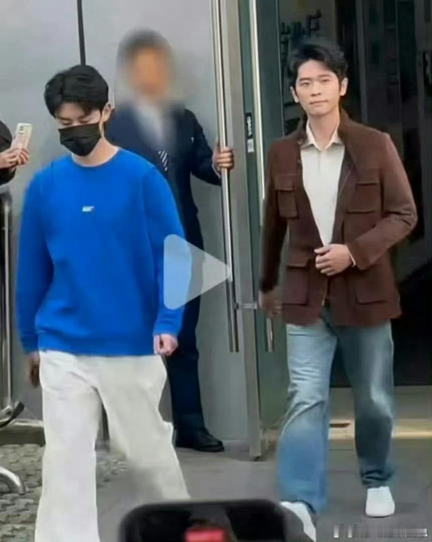 丞磊最需要的是脸替你以为身材就不用替了吗 