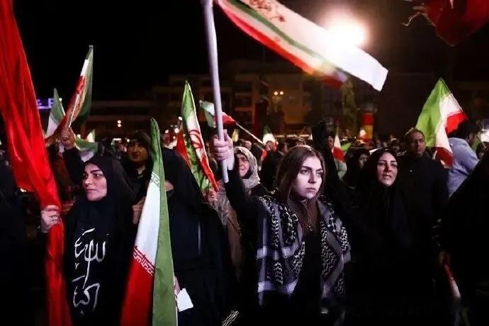 烽火问鼎计划 阿亚图拉政权那边，被美以联军轰炸的具体情况我就不用多说了，海空力量