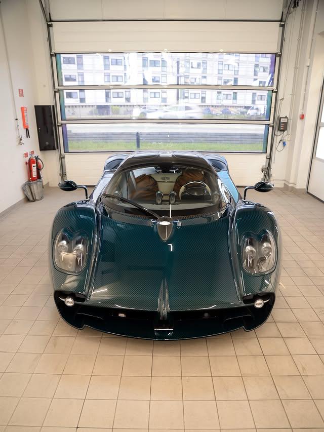 丹麦🇩🇰哥本哈根最新交付的青绿色硬顶Pagani Utopia P...