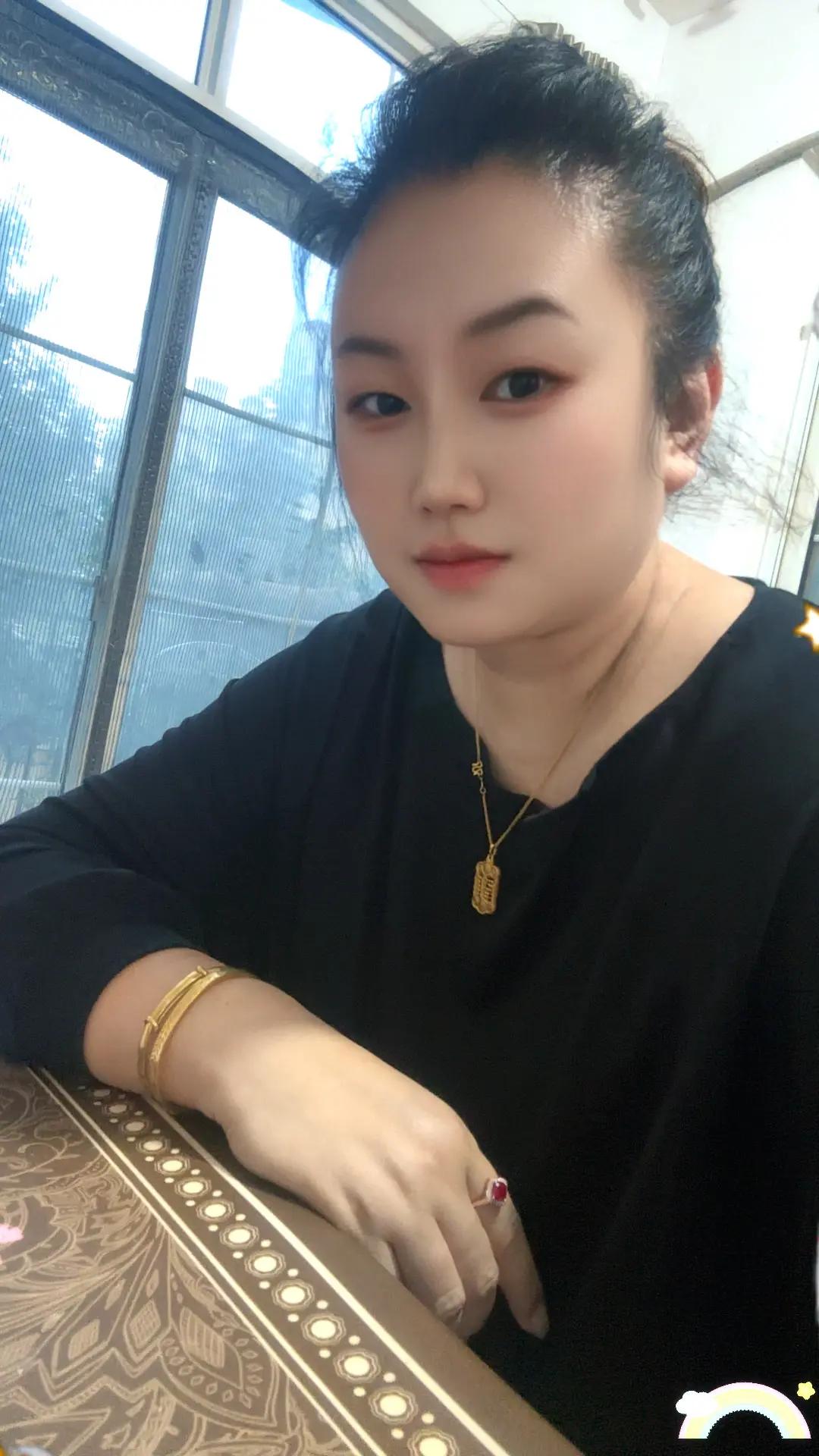 思考着思考着我笑了。这都啥年头了，一家人为了一套破房子还能打的骨肉相残？打的人味