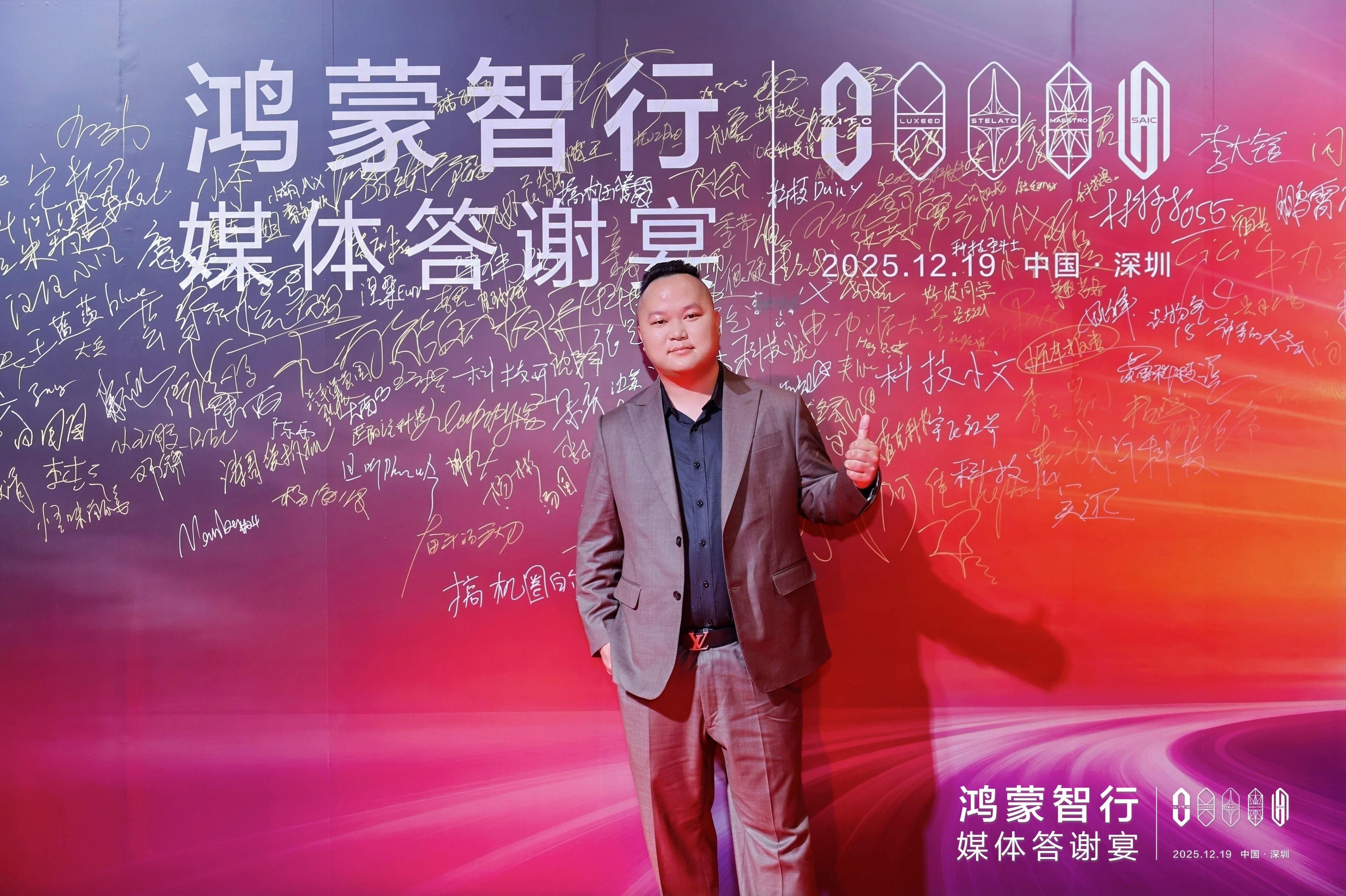 很多年没穿过西服了，昨晚这样穿，兄弟们符合我的气质吗？