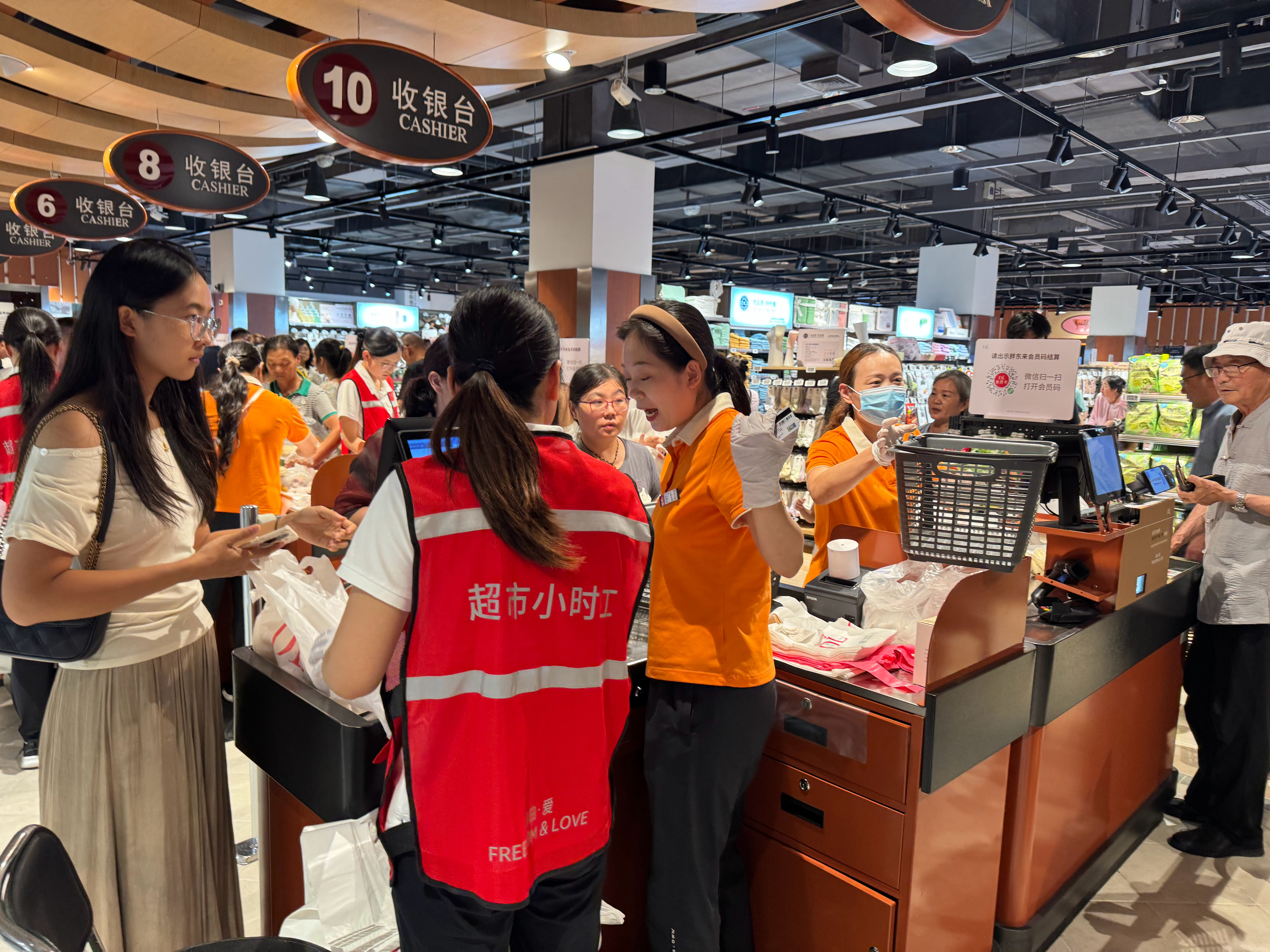 第一、我相信胖东来。第二、网络上大部分博主都是碰瓷博关注。第三、没有任何企业是完