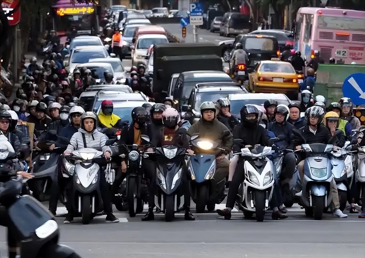 中国台湾，全球机车密度第一，在这个超爱骑摩托的岛上，可以花 14 万买一辆意大利