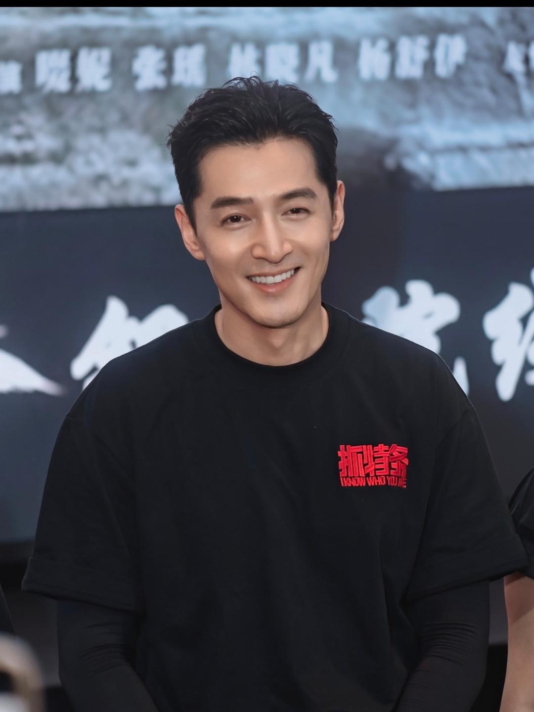 我突然理解杨幂了，
胡歌虽然名气平平，
但我敢确定一件事，那就是他本人身上真有种