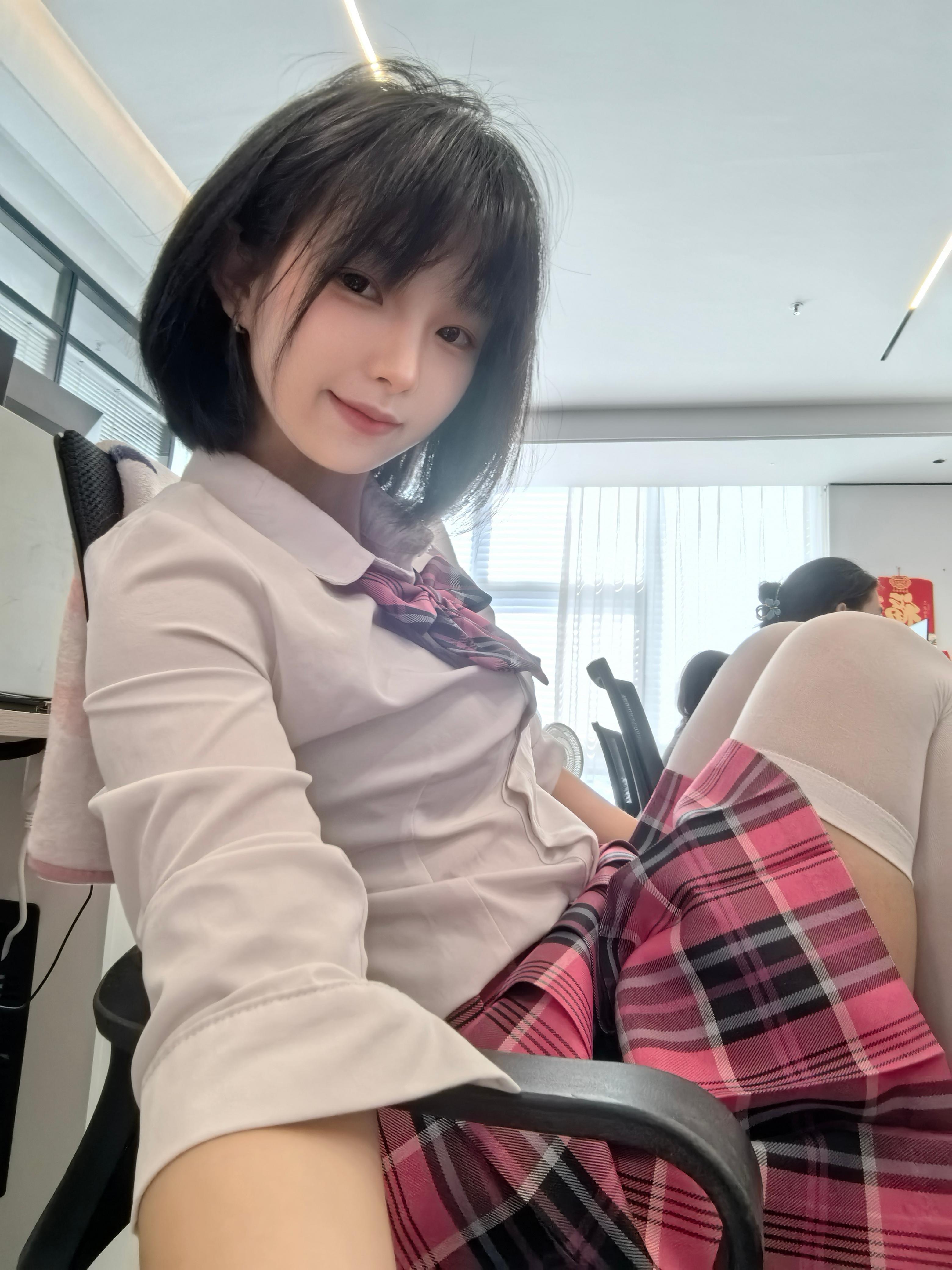 我们更像两条相交过的直线 只是在对方生命中停留了一小段的时间 然后永久离去