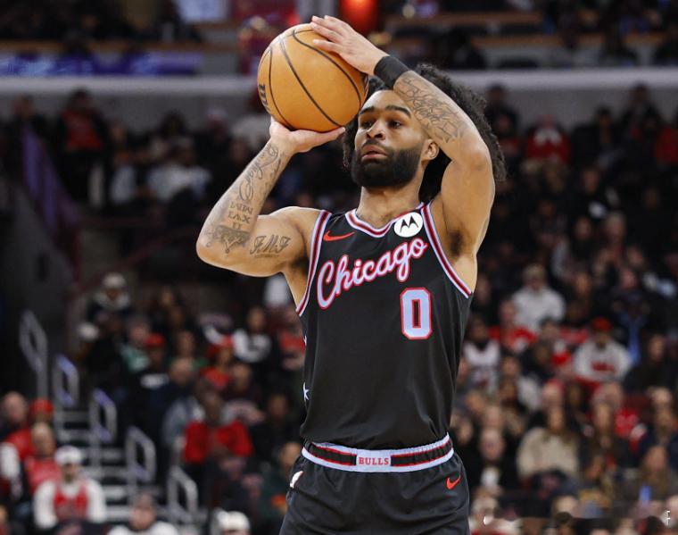 火箭中锋史蒂文·亚当斯因左脚踝手术，赛季报销。火箭媒体人Jackson Gatl