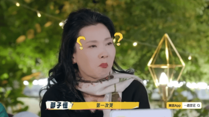 柯淳提何赛飞因行李箱被踹爆哭 赵柯淳自曝式抢答，踩坏何赛飞行李箱引姐姐落泪。弟弟