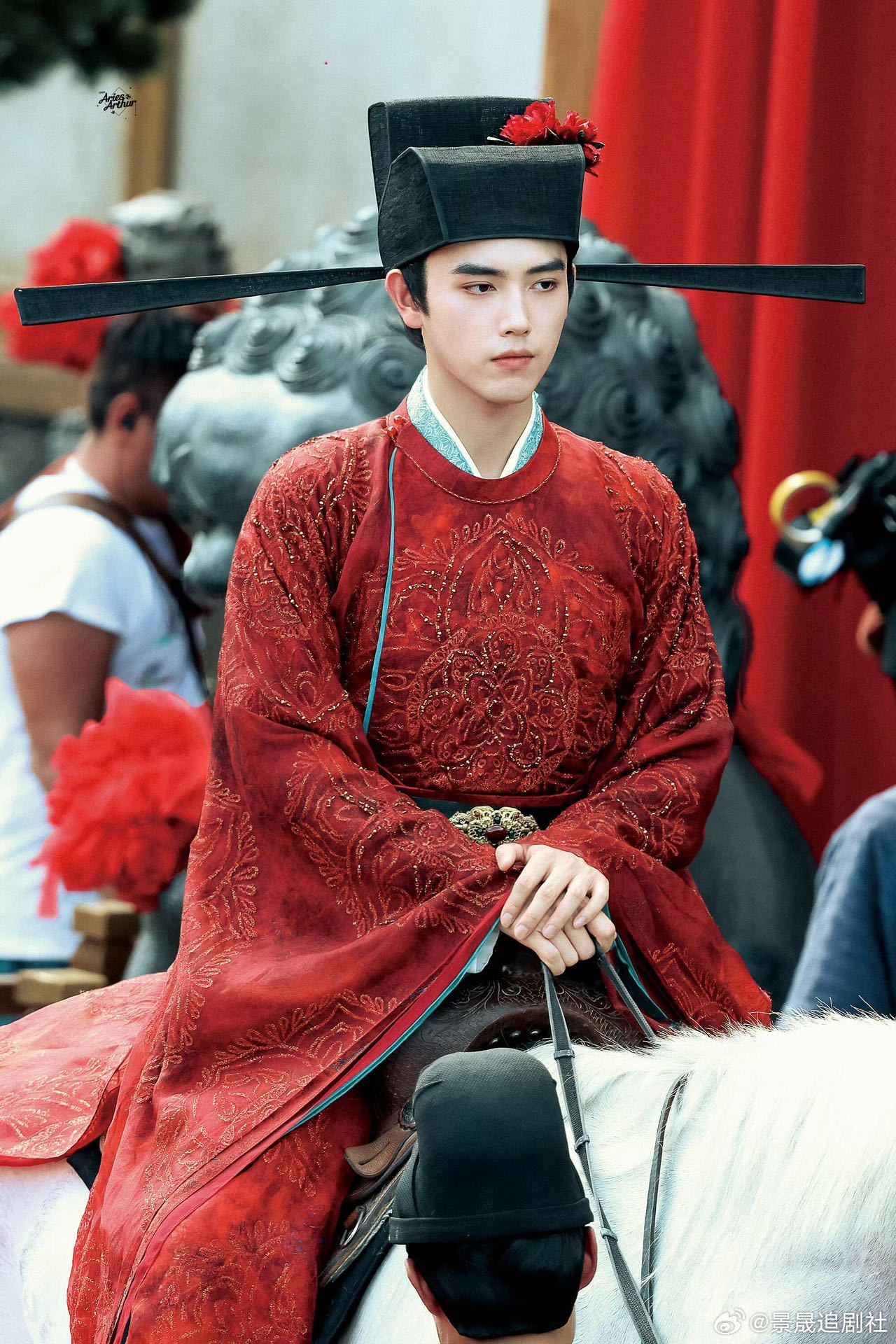 陈飞宇白日提灯坟围感告白贺思慕的前二十二个爱人皆长眠于此，段胥却甘愿成为第二十三