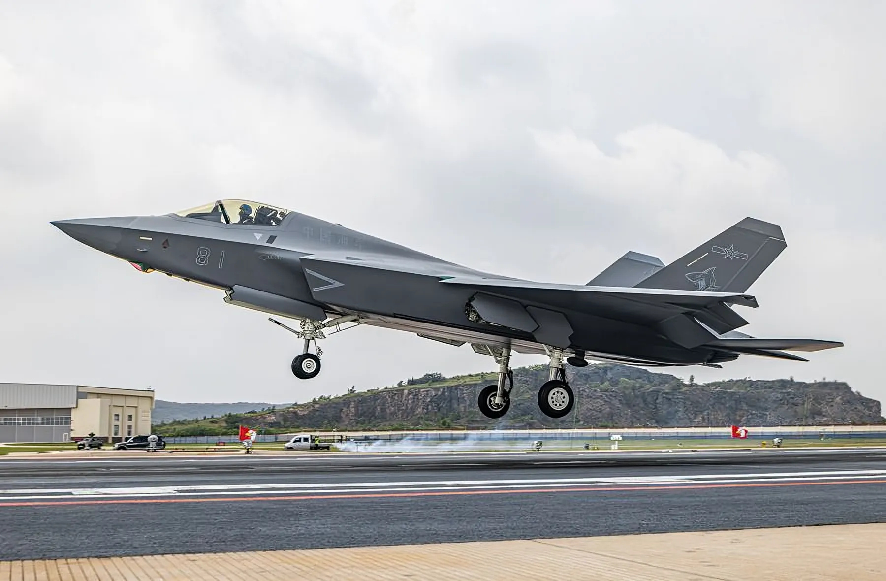 九三盛大阅兵阅兵飞机 海军航空大学某场站担负着海军舰载机阅兵保障任务的幕后英雄们
