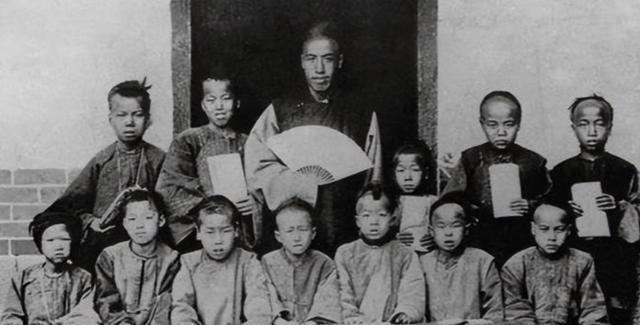 一个穷苦船员，蹲个坑竟能捡到巨款，还因此翻身成了豪门女婿？怎么看都像段子，但清朝