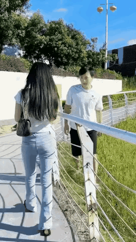数数这小姐姐被偷亲了几次？
