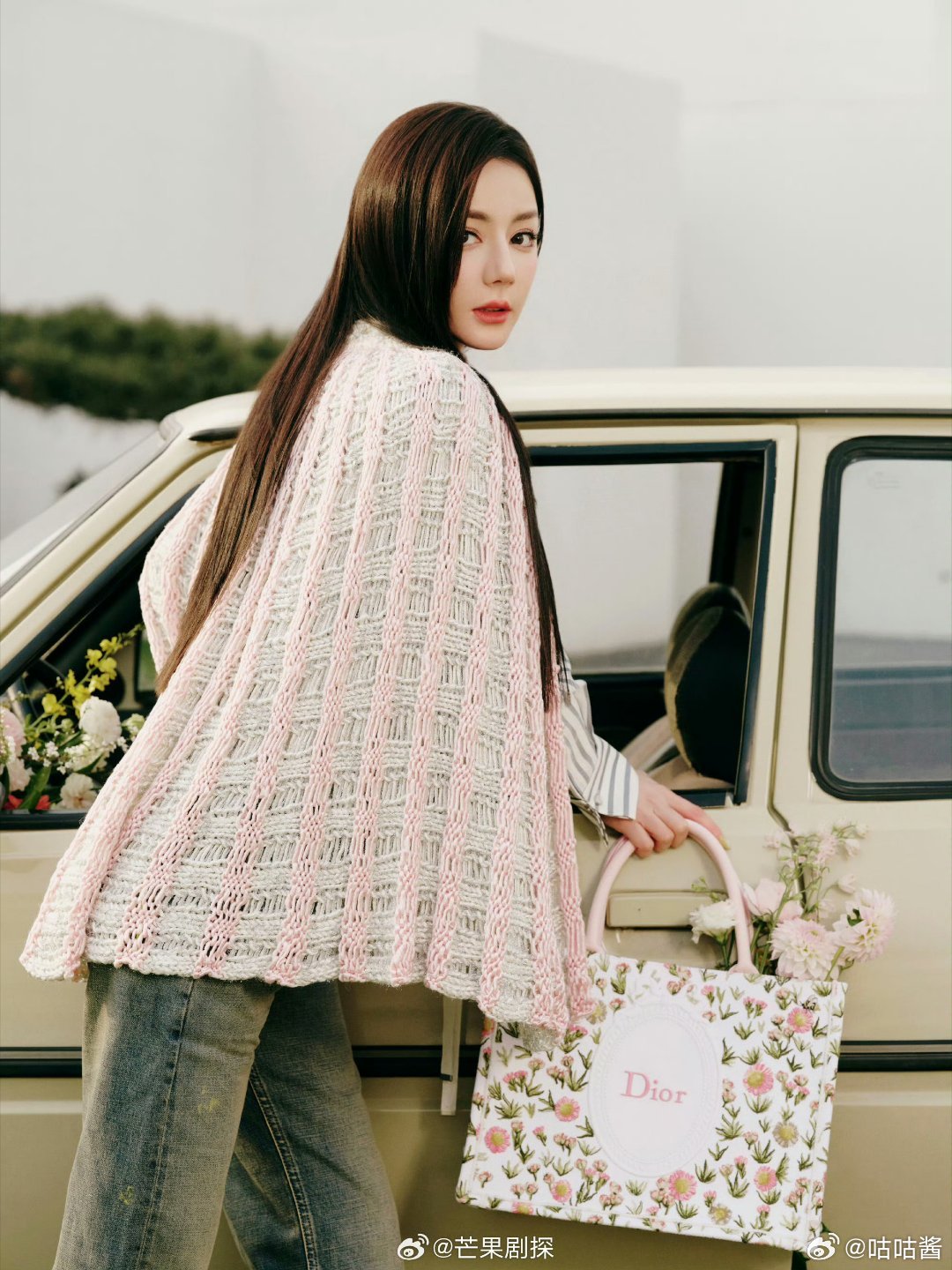 迪丽热巴与花同乘迪丽热巴Dior出发图化妆王亚飞 不管，巴巴就是春日画卷里最动人