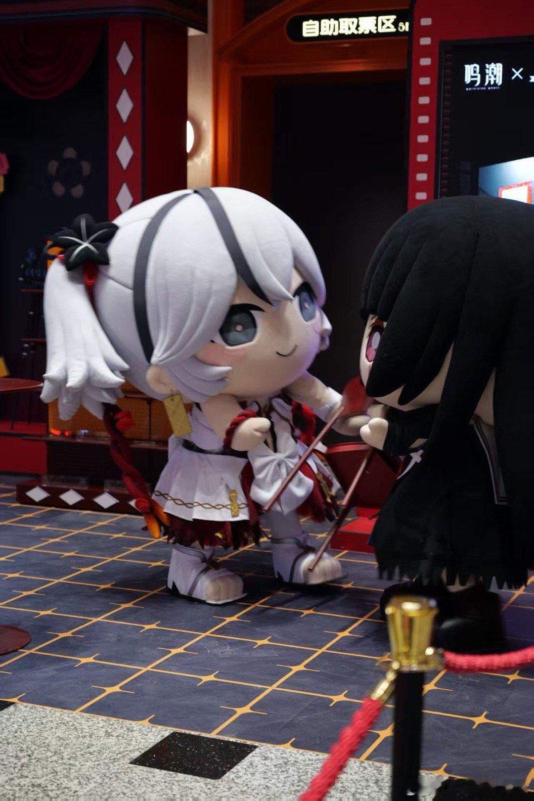 人偶打工也火力全开了 人偶打工都这么拼了吗？又唱又跳活力全开！看到它跟着音乐快乐