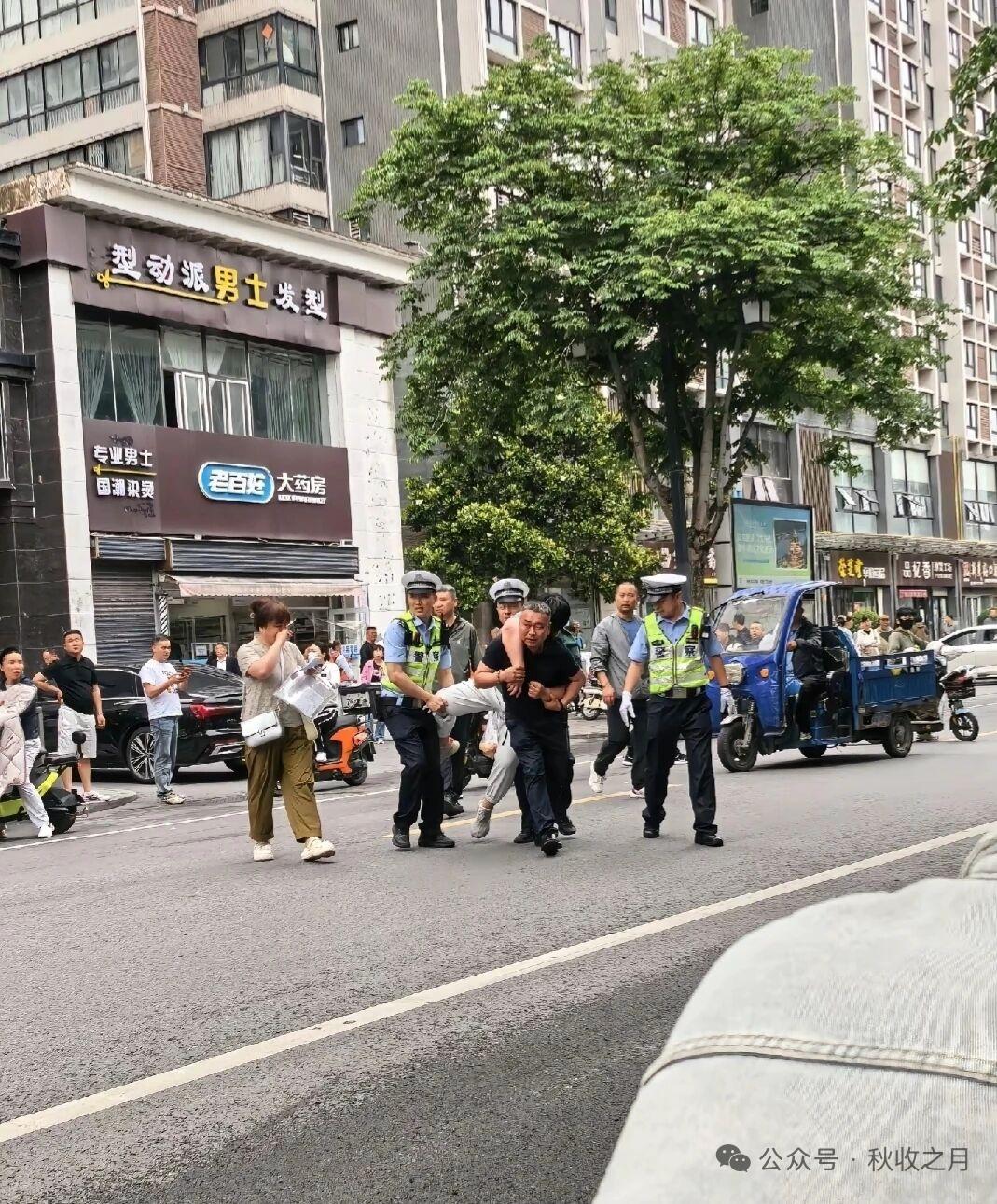 这是遇到啥事了，爸爸背，妈妈推，叔叔抬，才送进考场[捂脸][捂脸][捂脸]