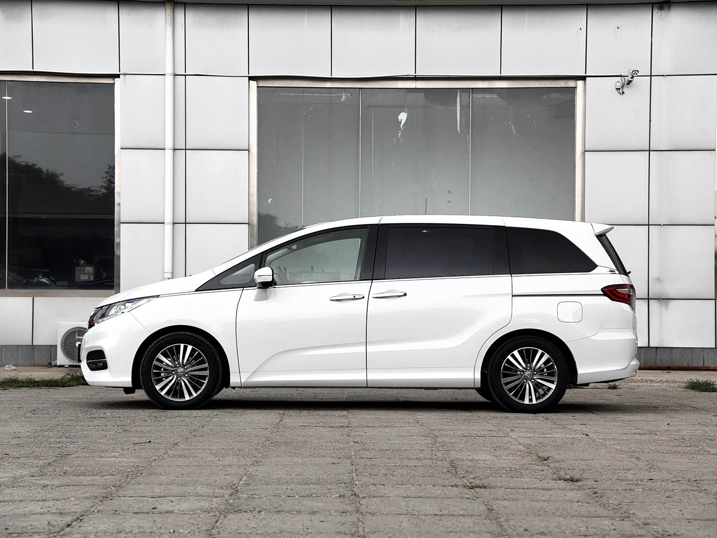 车市观察 我发现本田奥德赛这个车保值率还挺高的，18年的车居然还能10万块钱左右