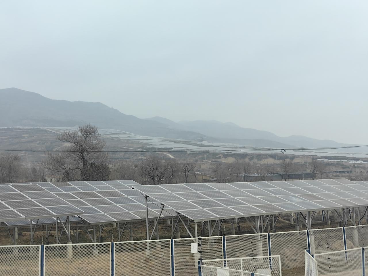 中条山上的光伏发电，规模宏大[送自己一朵花][送自己一朵花][送自己一朵花][玫