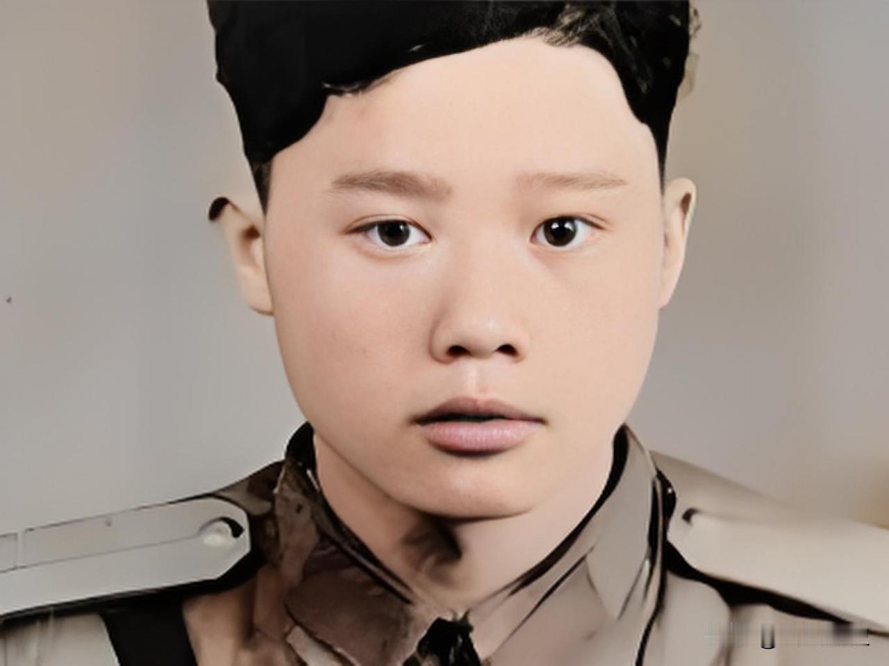 1951年1月28日，志愿军战士潘天炎因为生理需要去附近的草丛解决，却意外发现阵