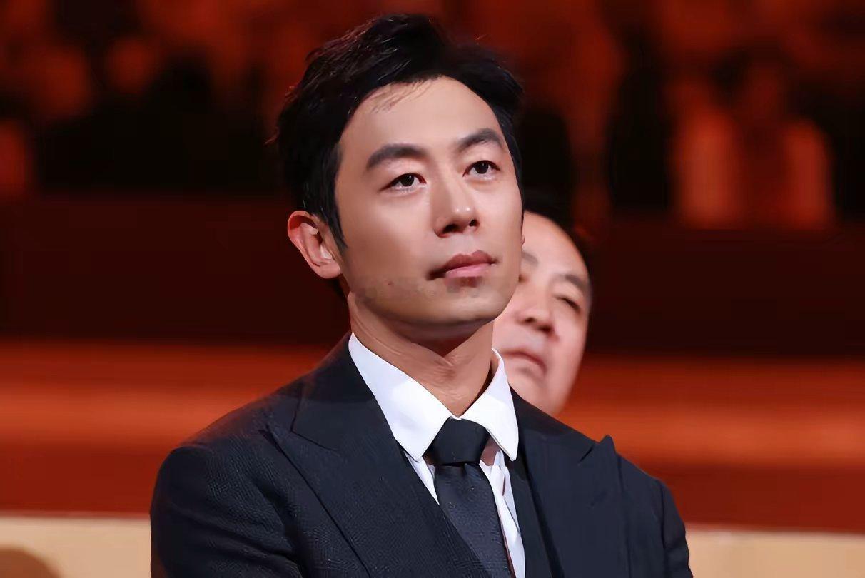 《大生意人》开播，央视点名朱亚文、陈晓等演员早年间，他是外界公认的 “荧屏硬汉”