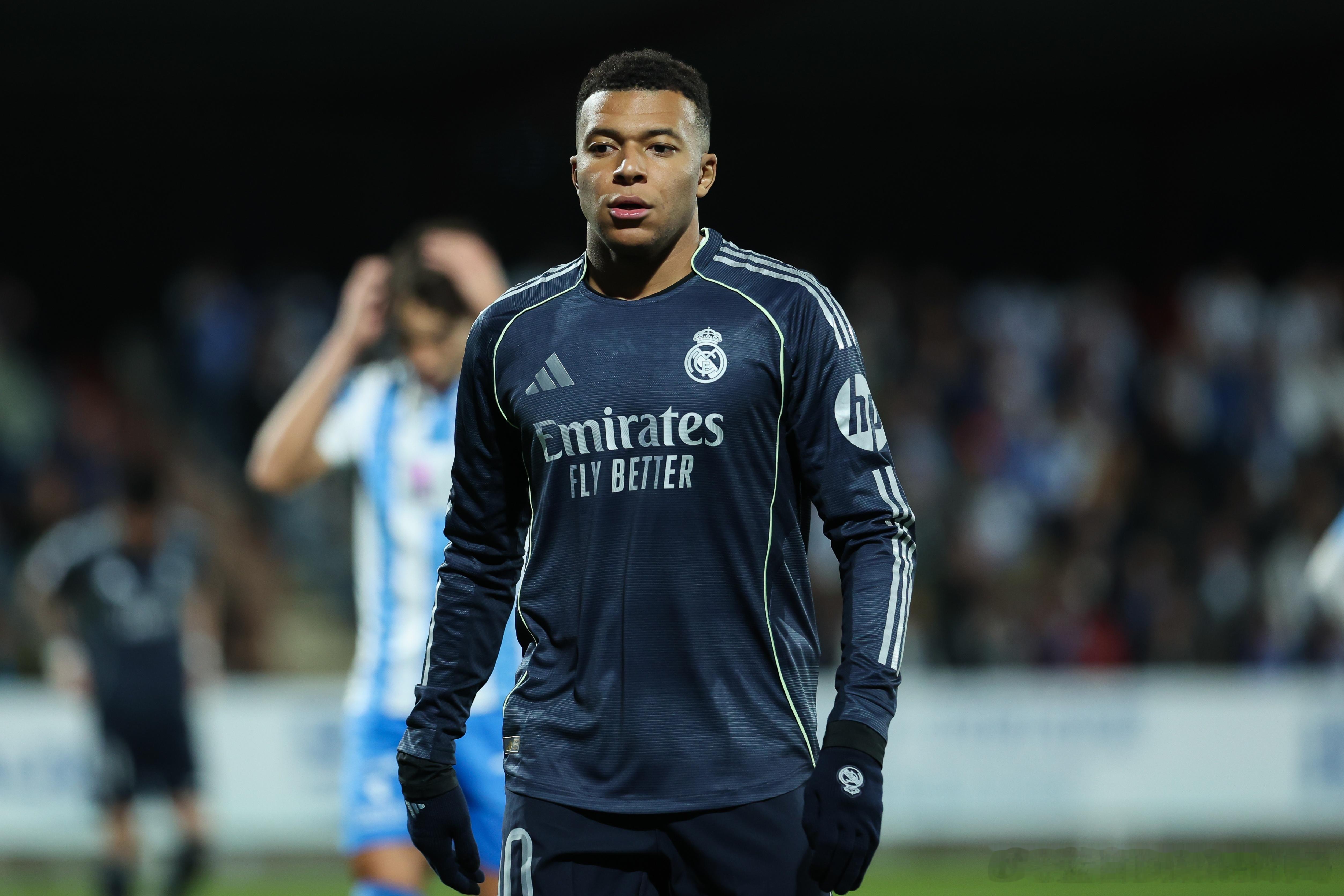 等人将缺席皇马今日训练据记者Melchor Ruiz报道，姆巴佩、米利唐、阿诺德