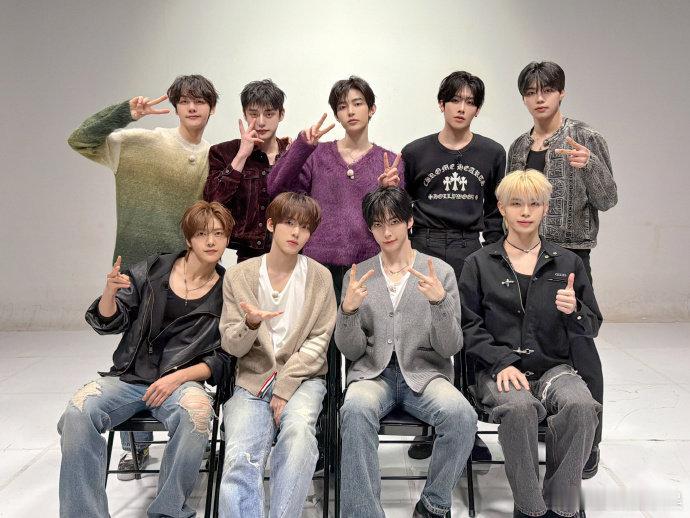 ZB1解散前最后一张合照 ZB1最后一张大合照，真的要说再见了..  ZB1最后