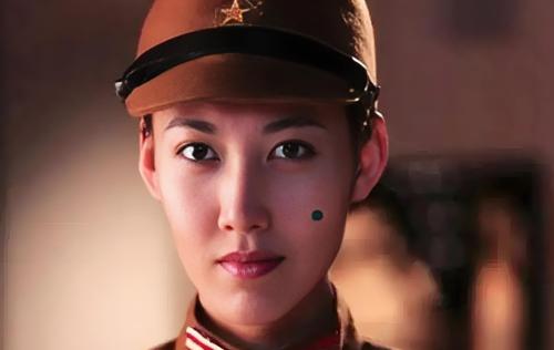 1938年，东条冥郎看到女儿的尸体被完整地运回之后，不知怎的非常兴奋，马上就从腰