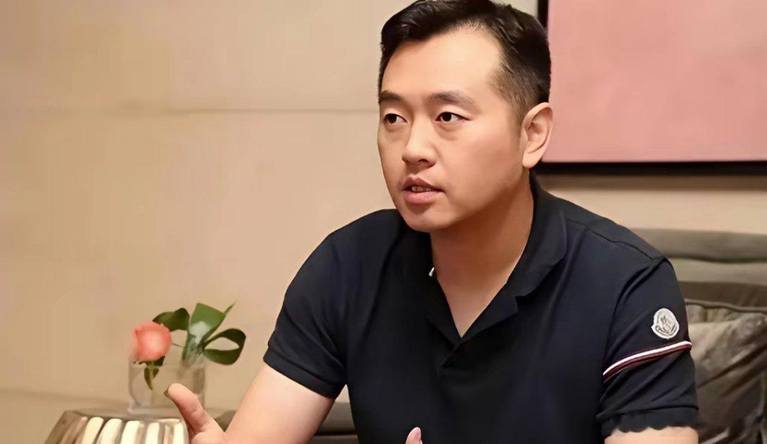 终于看明白了，52岁的孔令辉至今未婚，最根本的原因不是没人爱，而是他亲手把人生最