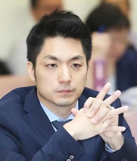 台北市长蒋万安在 2022 年参选期间曾提出，双城论坛的举办应基于大陆不再 “扰