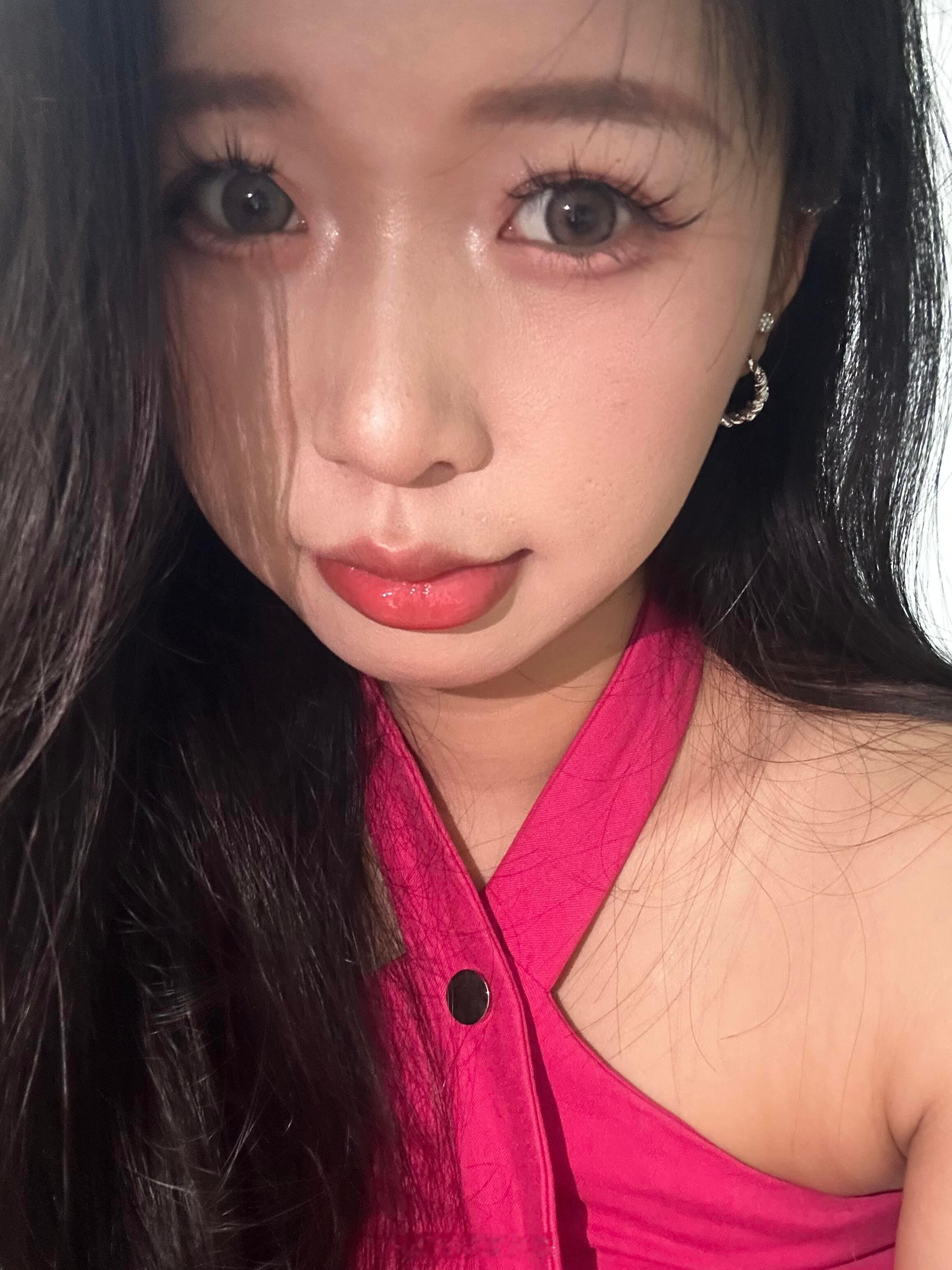 这个拍照角度踩雷了，像不像虞书欣？ 