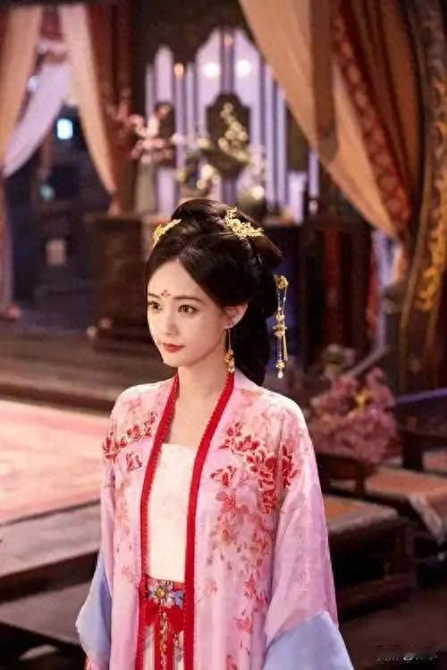 李一桐谈《美人余》余梦：清醒不内耗，拥有重新开始的勇气