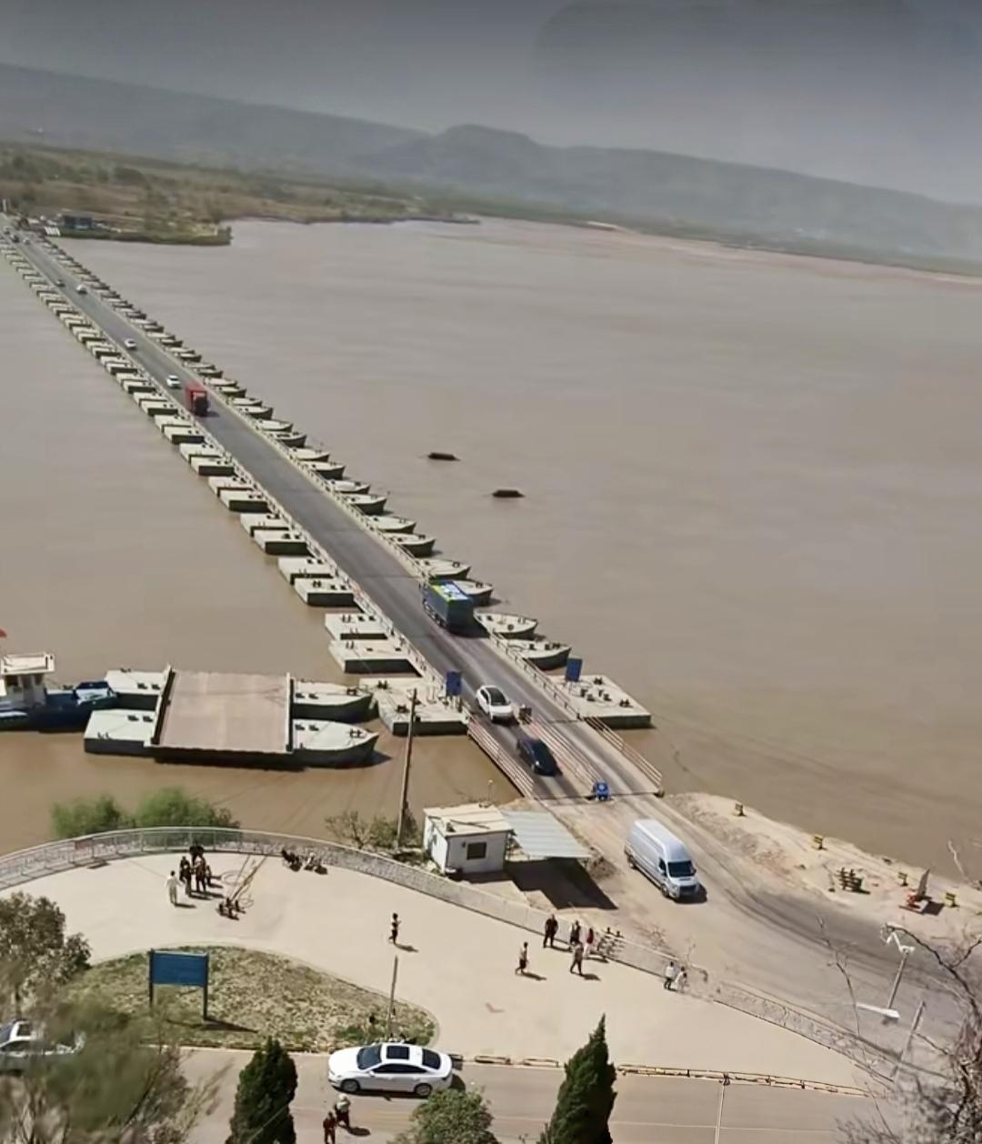 田野风景随手拍“吴王浮桥”一桥飞架东西，天堑变通途！脚下是山西临猗县，对面是陕西