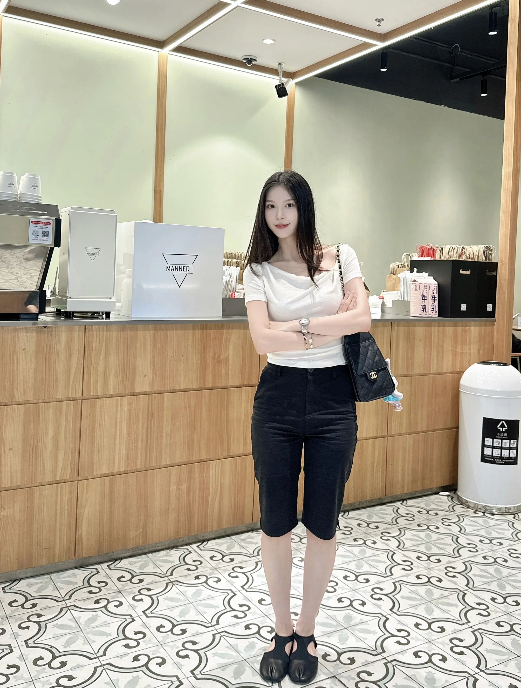 时髦女人的capri裤。有种经济上行时期的美