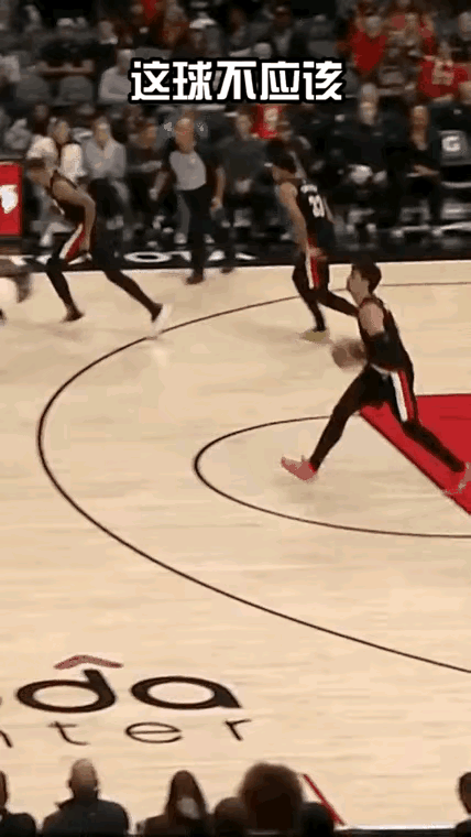 这个球没有打进，可惜呀
这也说明了对抗性太差了
移动速度慢
运动能力好一点的球员