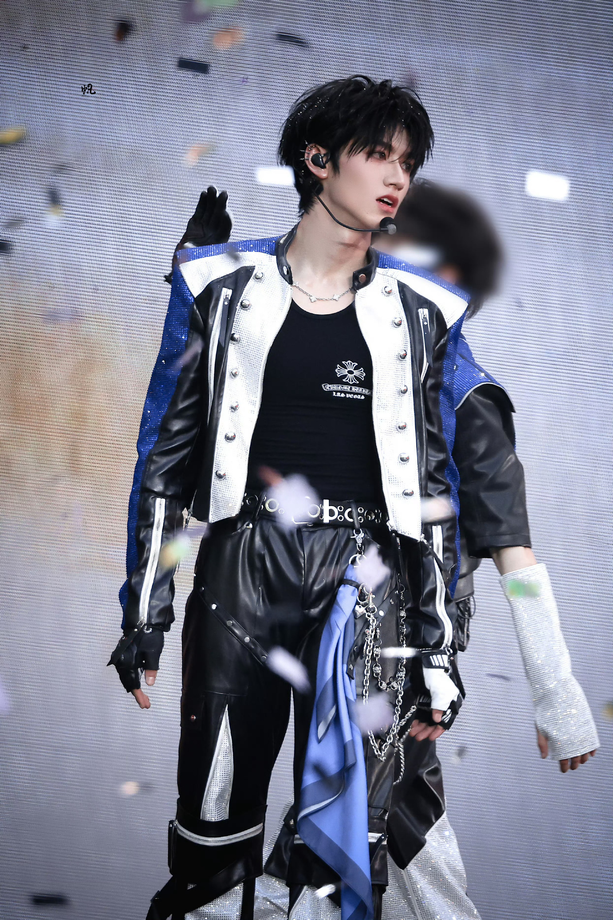 朱志鑫 in Chrome Hearts克罗心酷帅俊逸，奢潮闪耀🎙️✨朱志鑫黄
