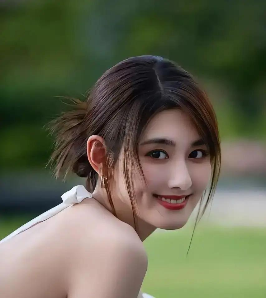 二六年八月二十四号这天，娱乐圈出了件让人跌破眼镜的稀罕事

谁能想到，一个刚出道