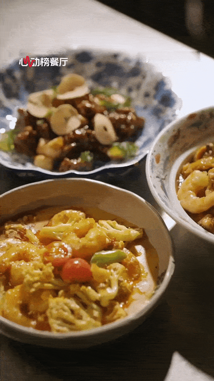 这次打算去上海，朋友直接甩来大表哥的🫘心动榜餐厅探店合集，从酸汤火锅到浓油赤酱