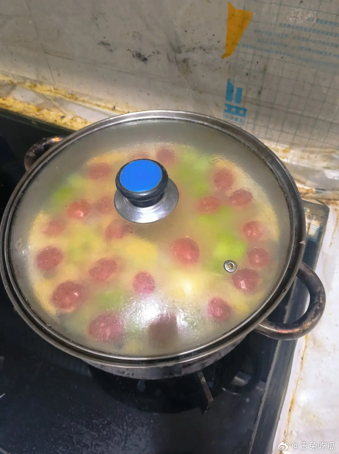 老爸做的后现代料理，番茄鸡蛋萝卜玉米糊糊汤 