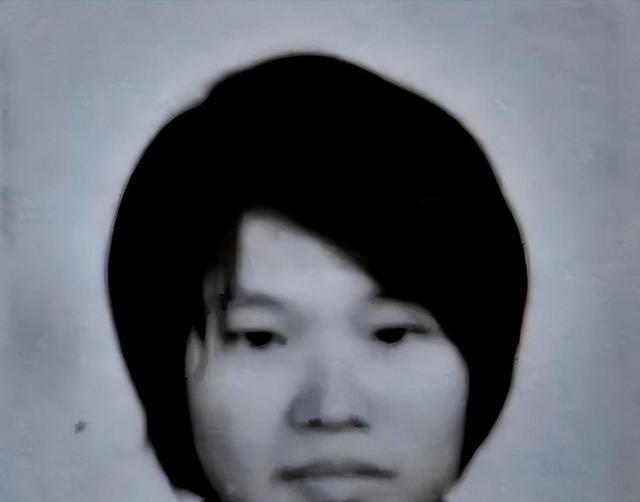 1965 年， 重庆 一 “女子 “拥有两套 生殖系统 ，她十八岁先是嫁老公生下