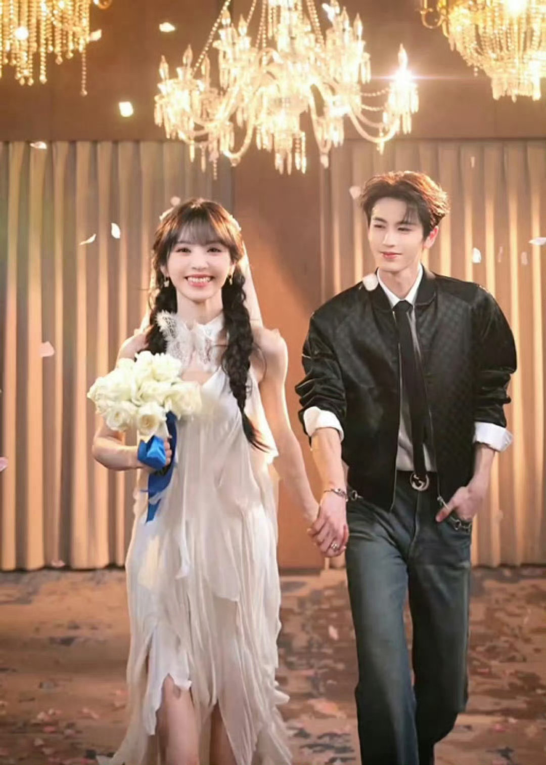 张凌赫田曦薇两个视频合在一起张凌赫田曦薇两个视频合在一起 ，绝了！ 