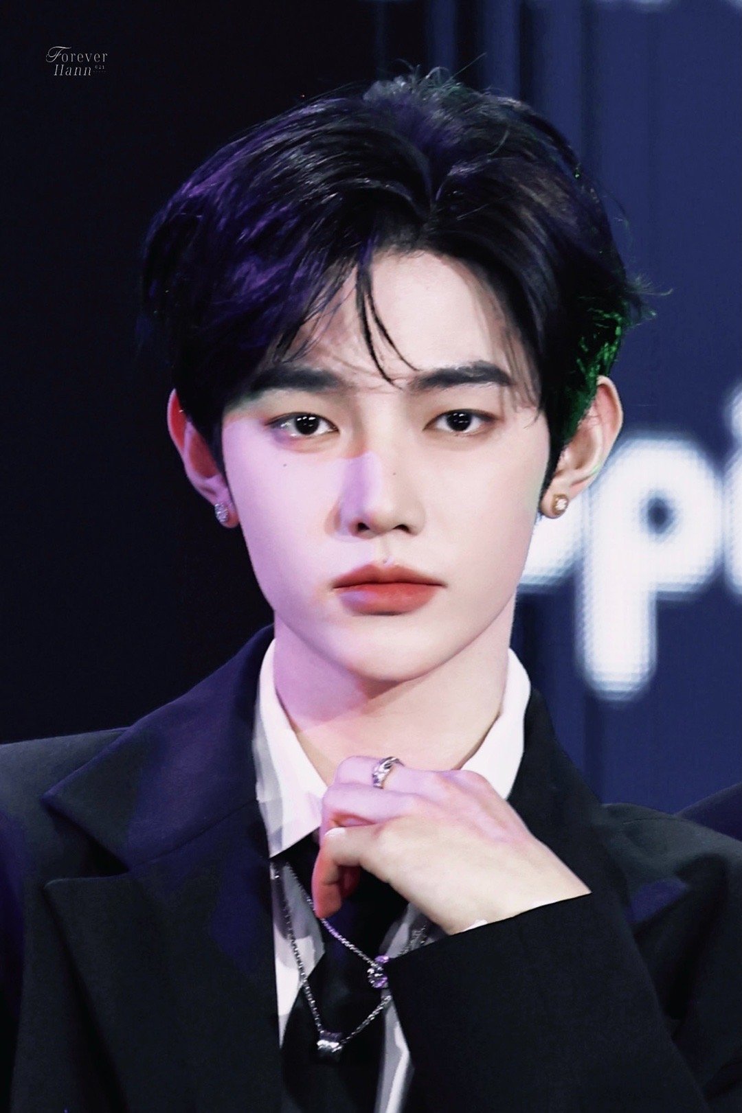 ZB1章昊D Awards红毯图，完全贵公子风范 