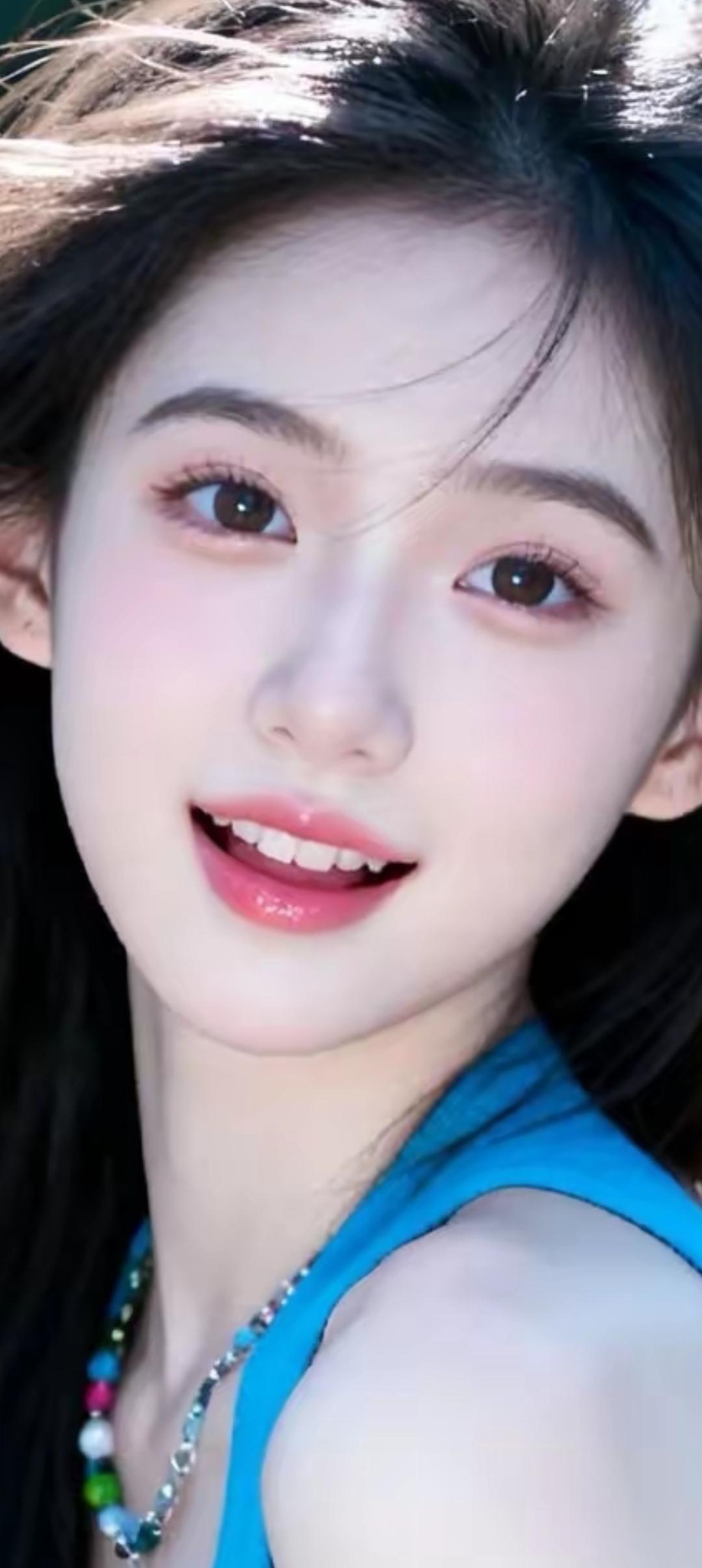 阳光下的微笑，元气满满的一天！🌞😊
