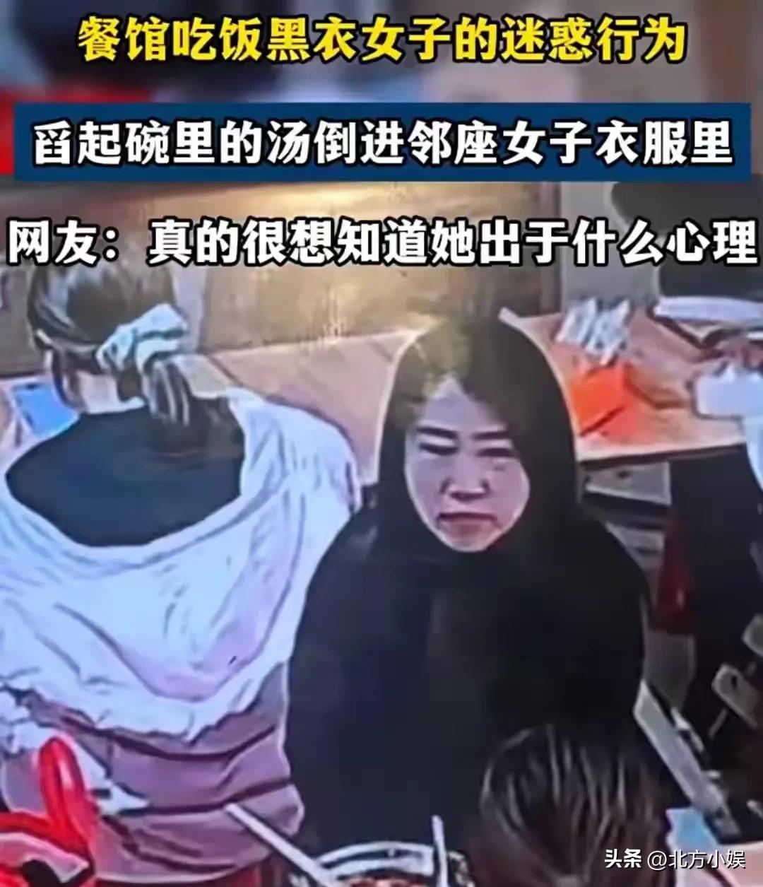 真不明白什么样的人会和黑衣女做朋友！
黑衣女子在偷偷地向白衣女子的帽子中倒入螺蛳