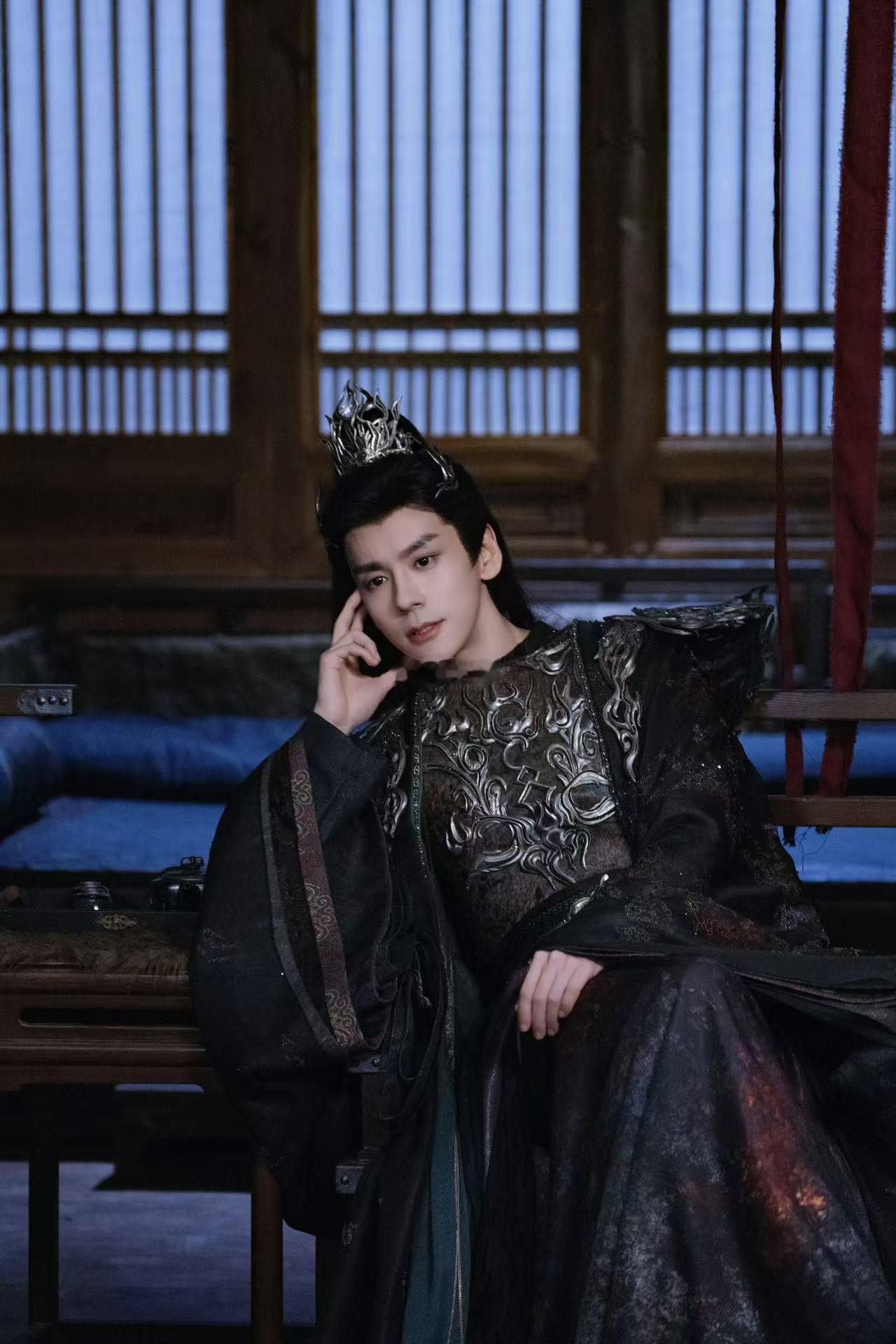 晏柯 强制爱白日提灯 强制爱这条线最好看的就是晏柯越用力贺思慕越反抗，两个人的博